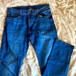 Men’s 32x32 Lucky Brand 213 Straight Jeans in medium wash